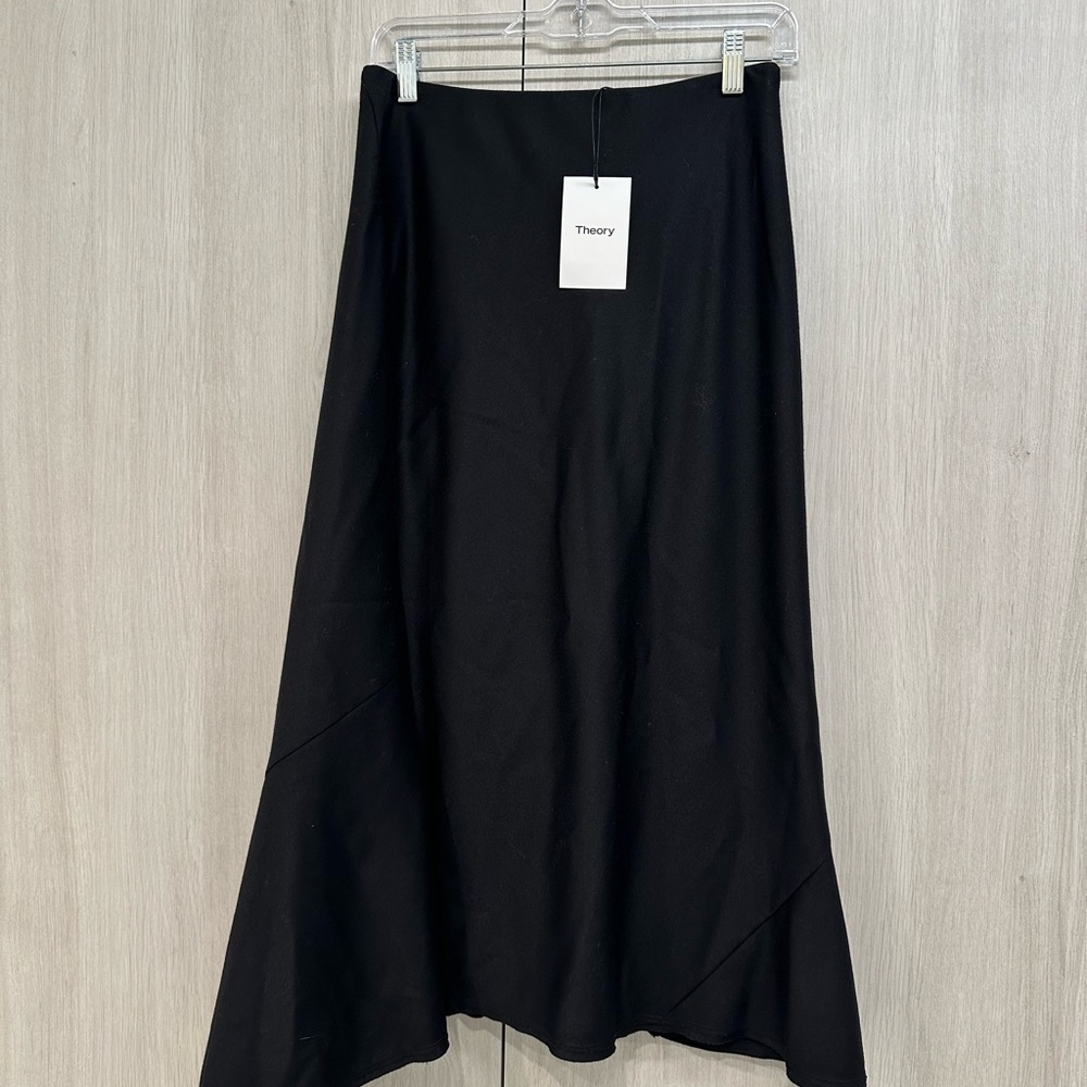 Theory bias seam skirt nwt  retail $375